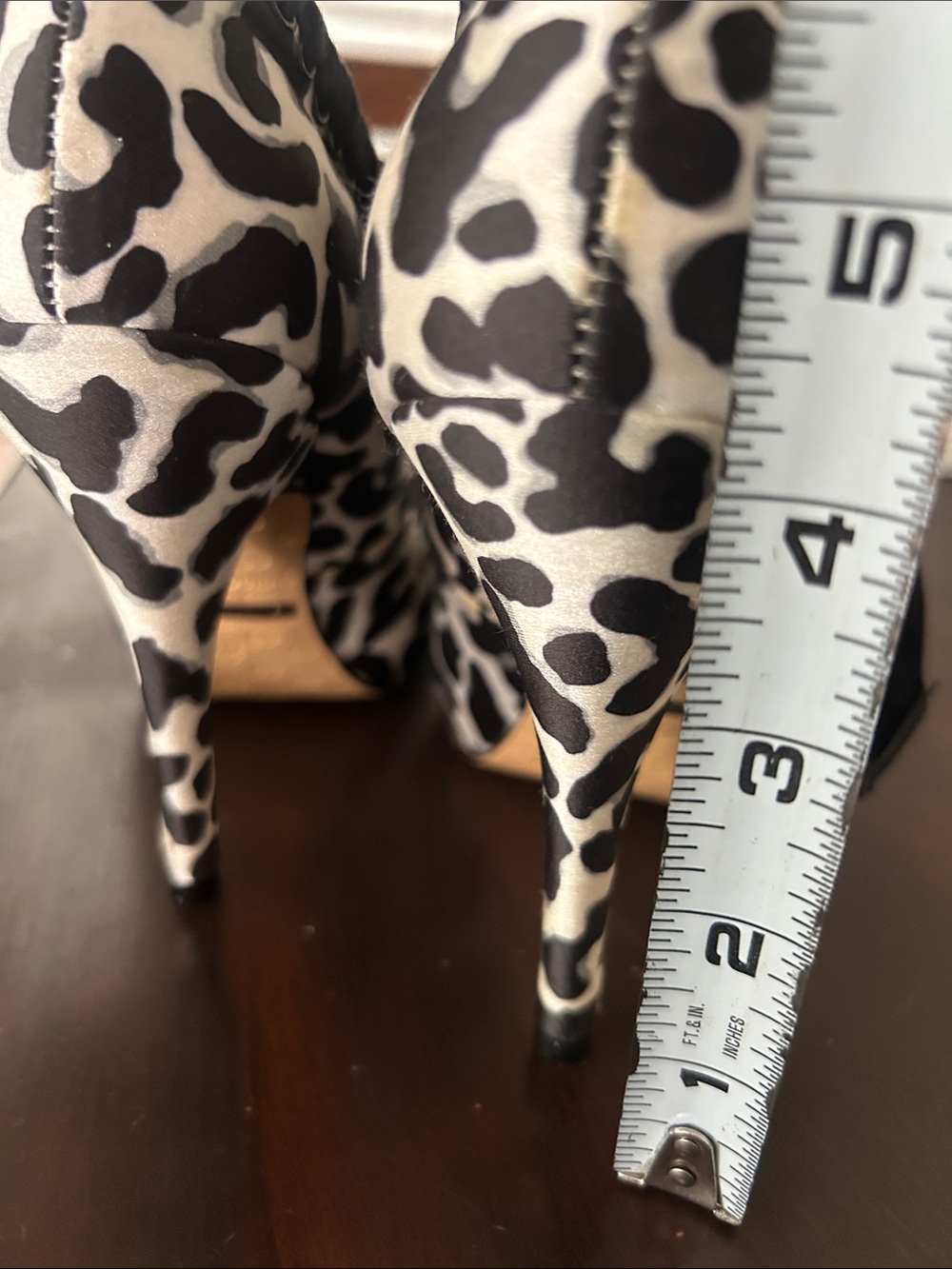 Betsey Johnson Mary Jane Bow Peep Toe Pumps Black White Animal Print Heels Sz 7 - Picture 15 of 15